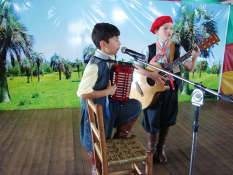 Semana Farroupilha em Giruá: alunos participam de atividades no CTG